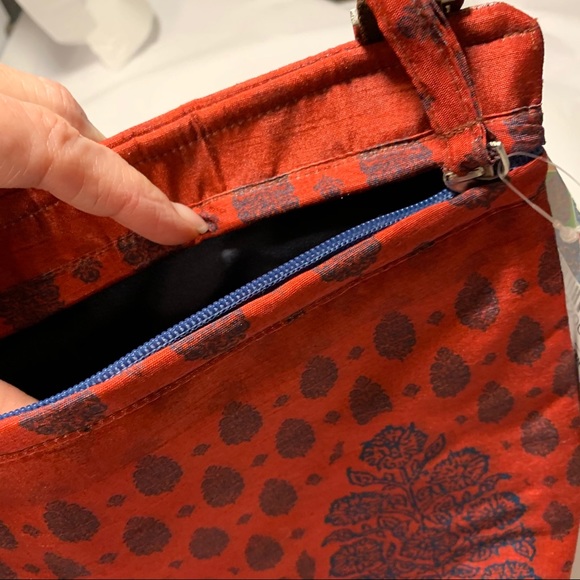 BAGS & MORE mini cross body bag NWT red pattern new - Picture 6 of 7